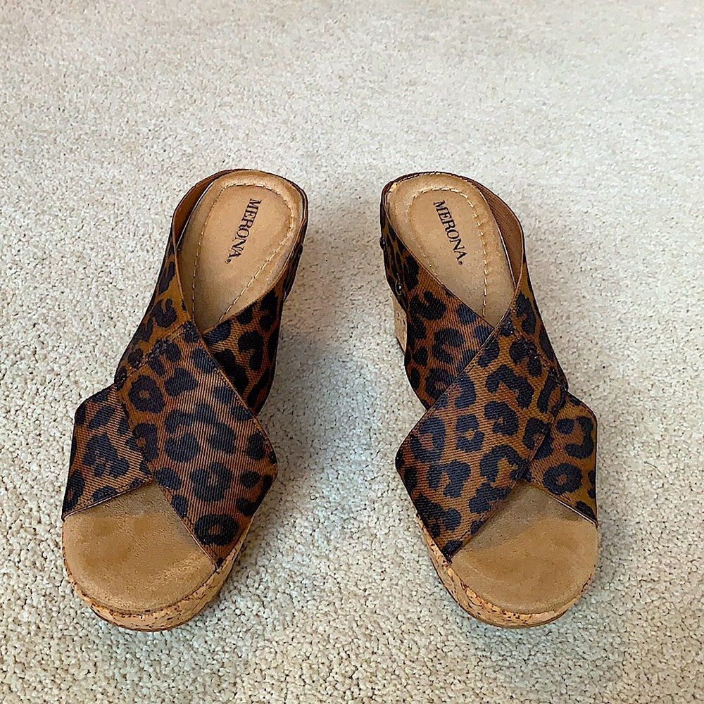 Merona size 7 leopard print wedge